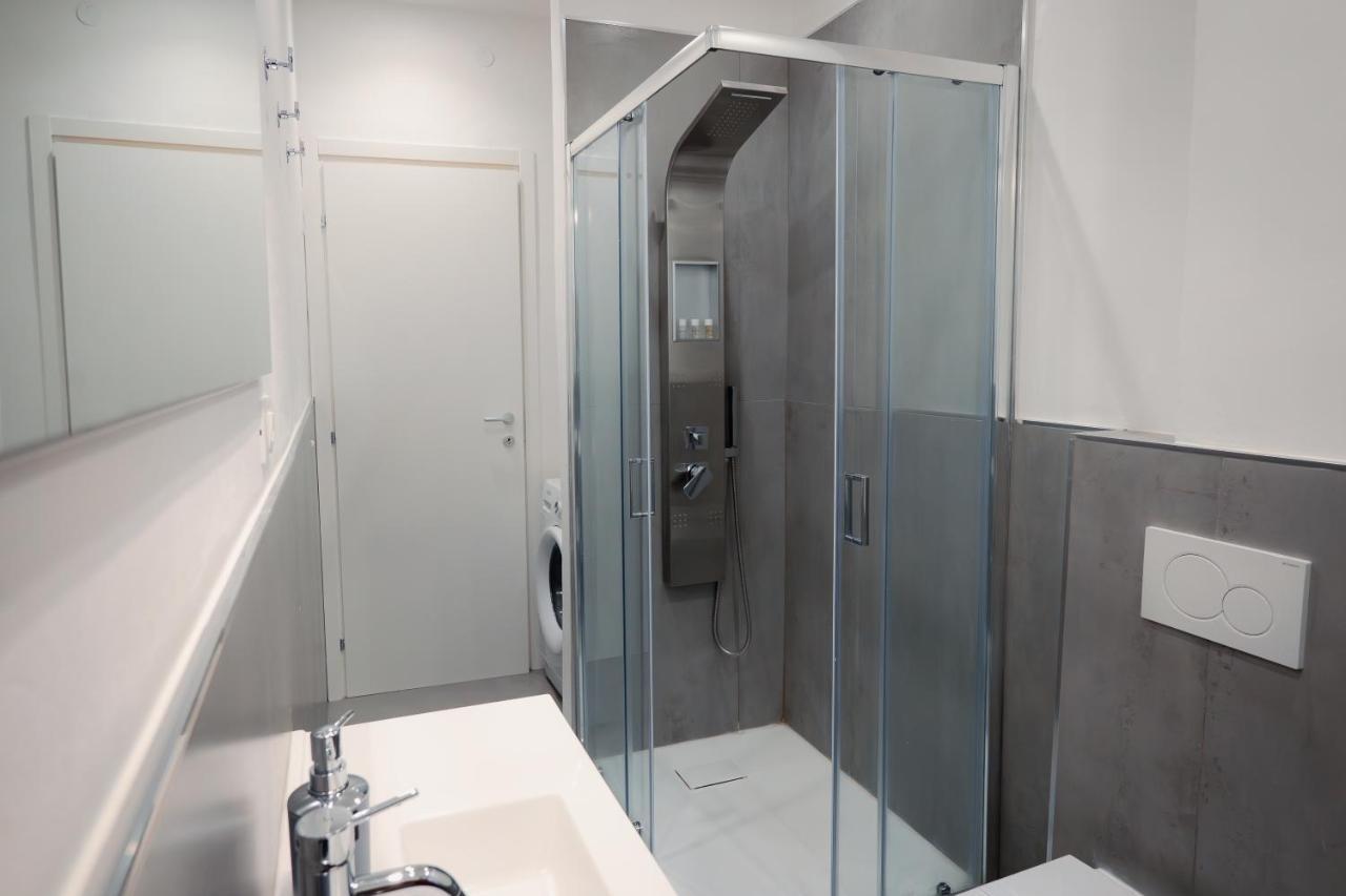 Centro Storico Moderno Trilocale Con Balcone Apartment Триест Екстериор снимка